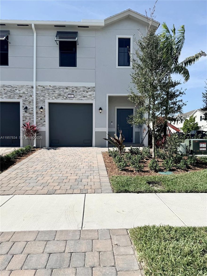 Welcome to your dream home. This new townhome features a 3 bedroom, 2.5 bathroom layout, ideal for families. As the first family to move in, you will appreciate the modern finishes throughout. The open concept living area is designed for both entertaining and comfort. The kitchen includes stainless steel appliances and ample storage space, seamlessly connecting to the dining area.

Upstairs, the primary suite offers an en suite bathroom for added privacy, along with two additional bedrooms and a full bathroom.