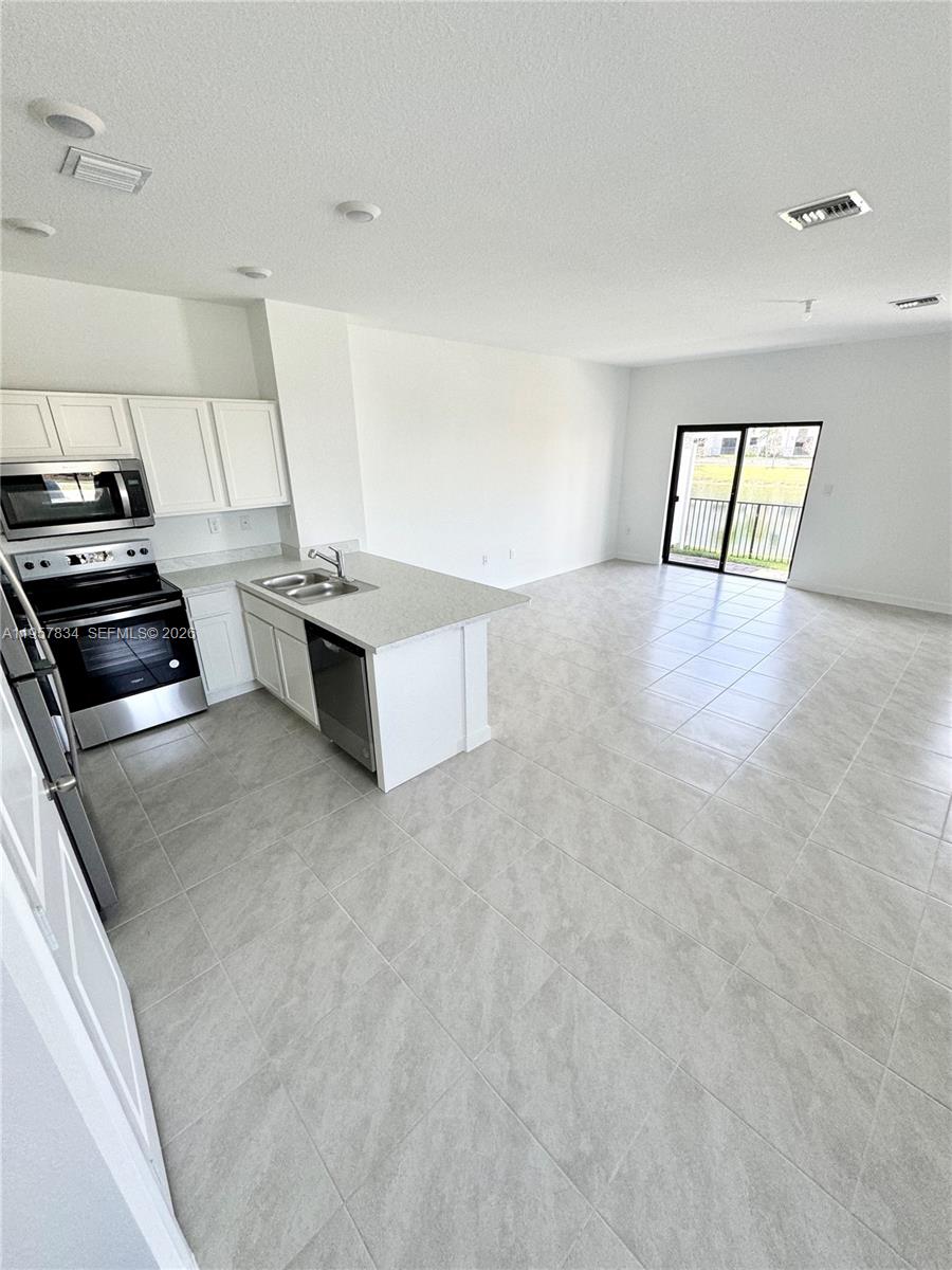 HIGHLAND OAKS - Residential Lease