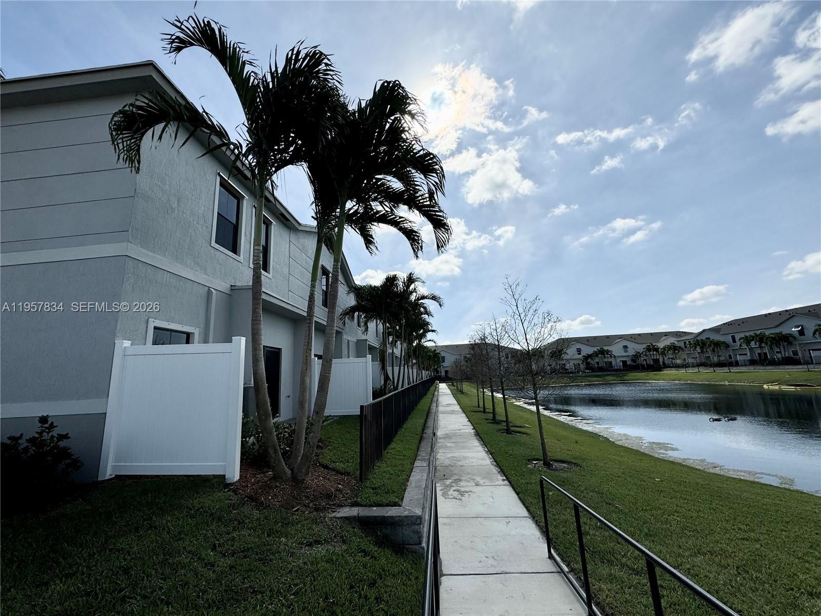 HIGHLAND OAKS - Residential Lease