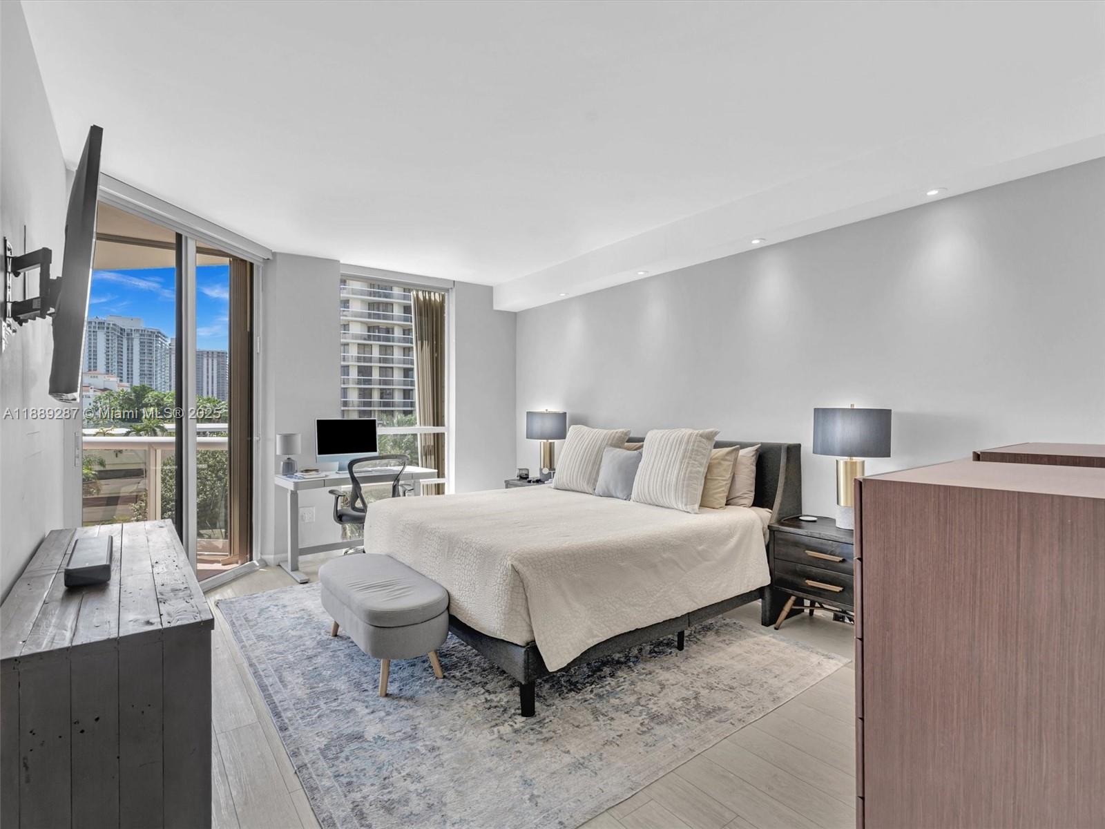 TERRACES NORTH TURNBERRY - Residential