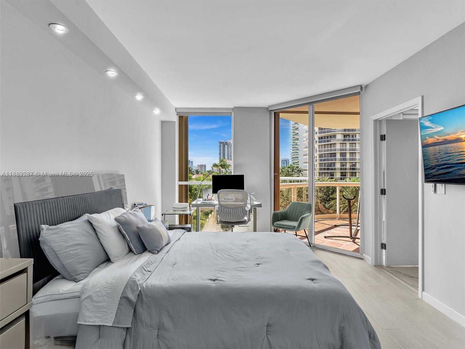 TERRACES NORTH TURNBERRY - Residential