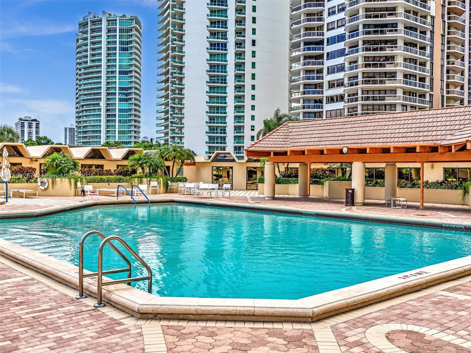 TERRACES NORTH TURNBERRY - Residential