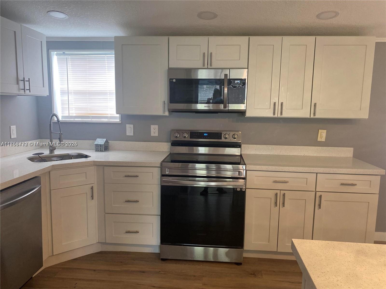 GATEWAY ESTATES PARK COND - Residential