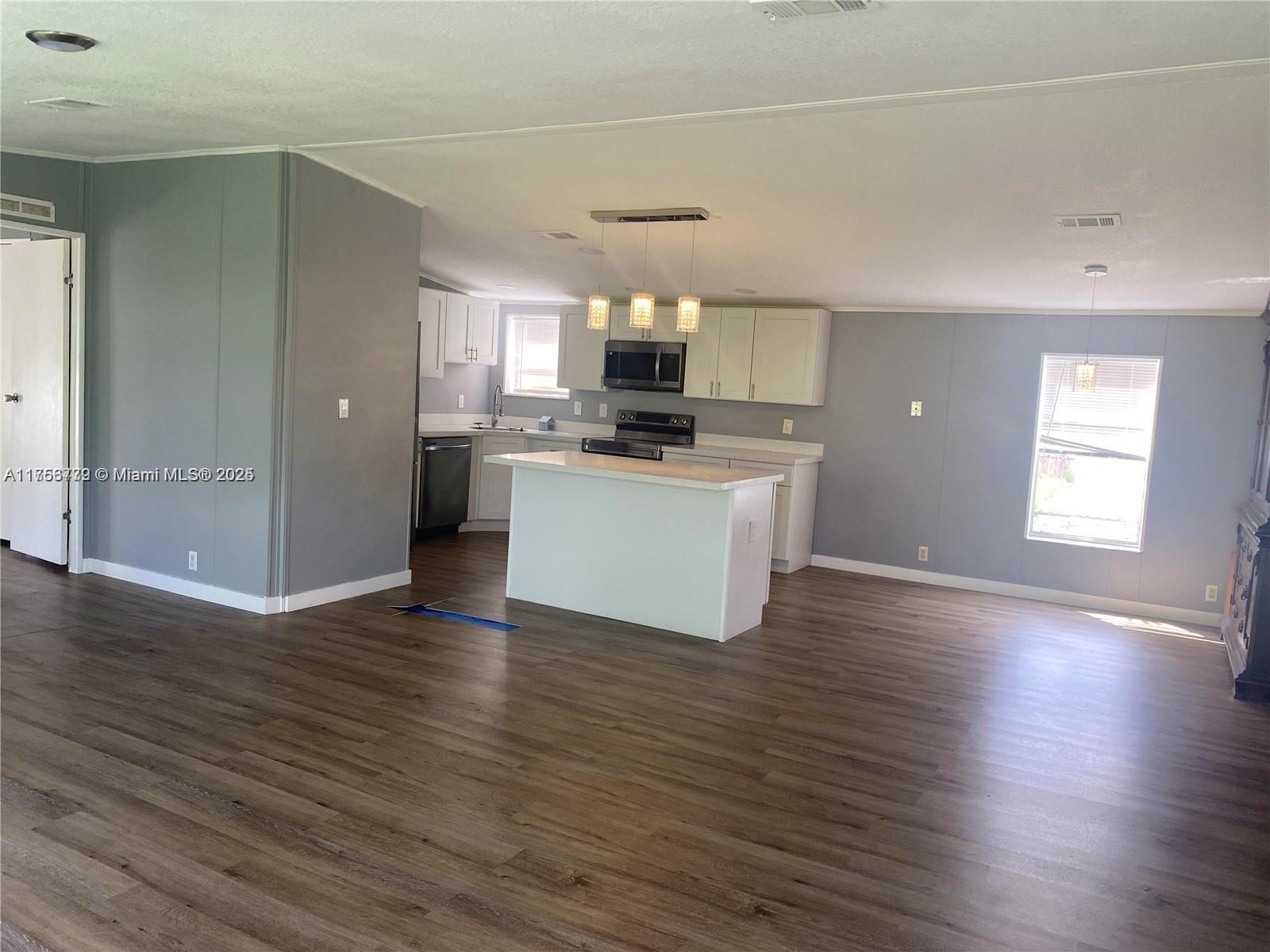 GATEWAY ESTATES PARK COND - Residential