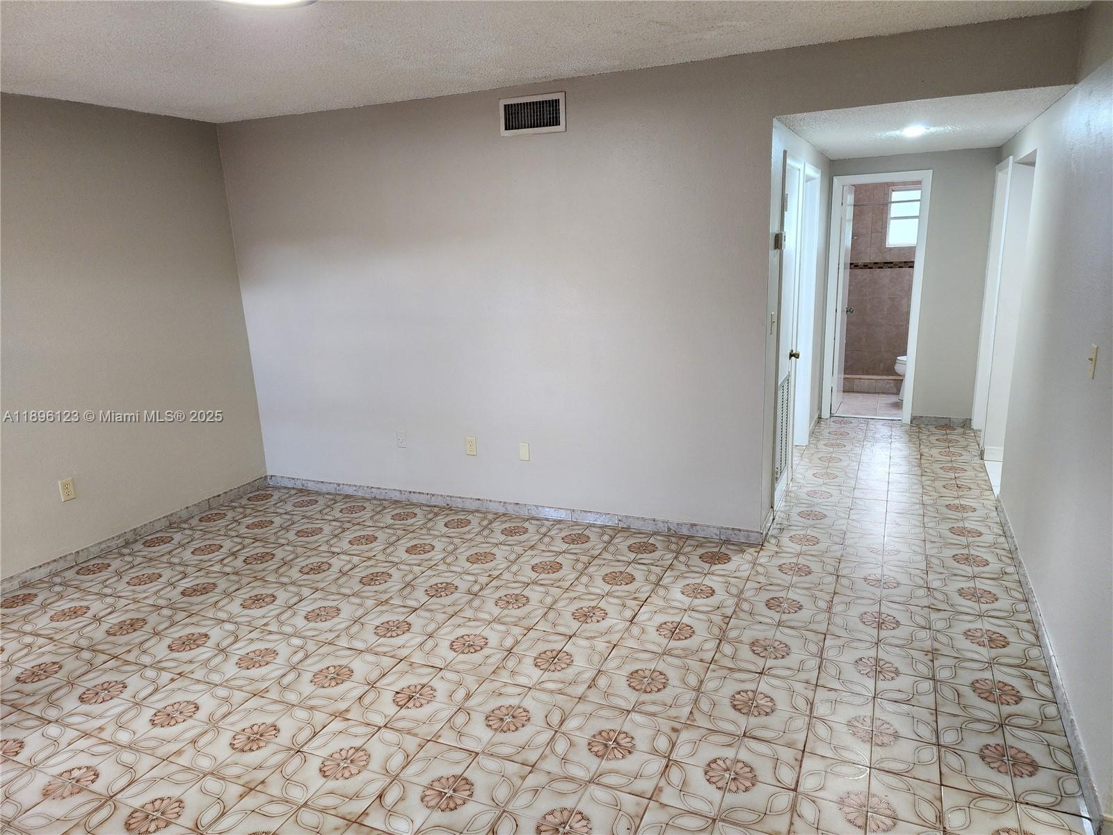 TOWN OF HIALEAH 1ST AMD - Residential Lease