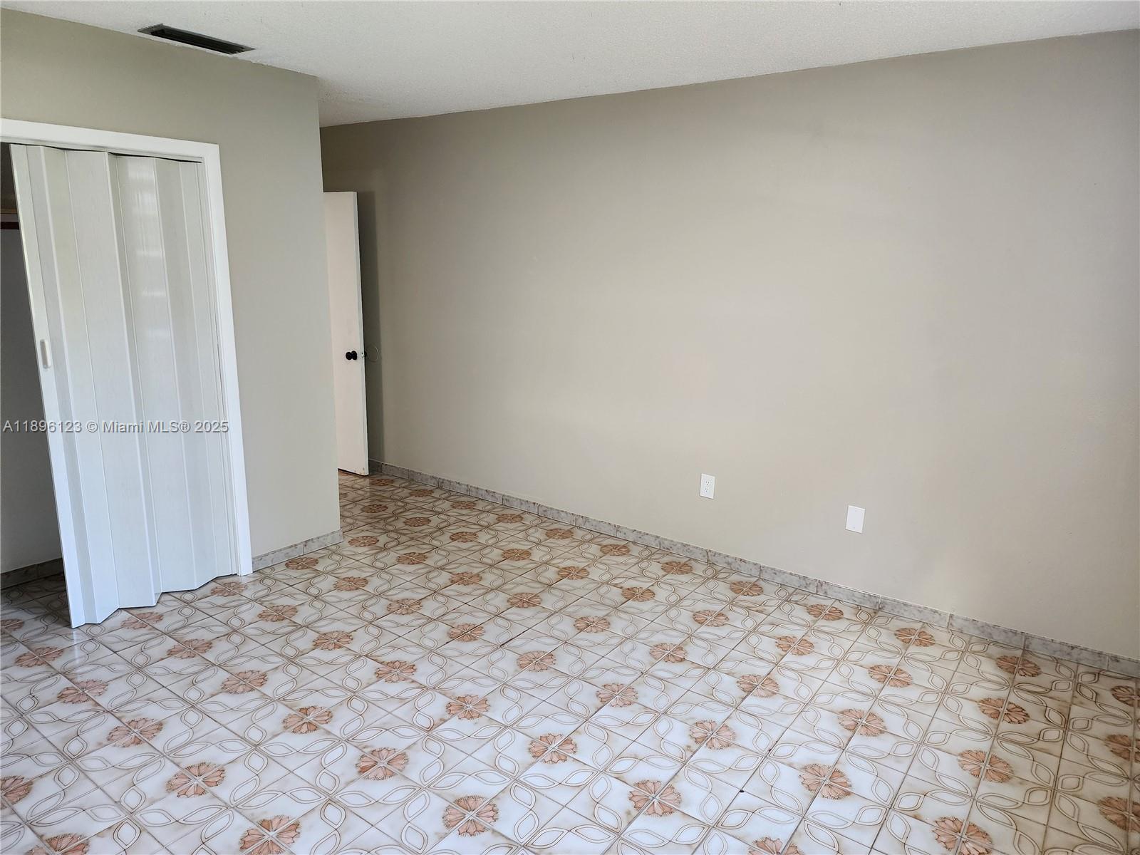 TOWN OF HIALEAH 1ST AMD - Residential Lease