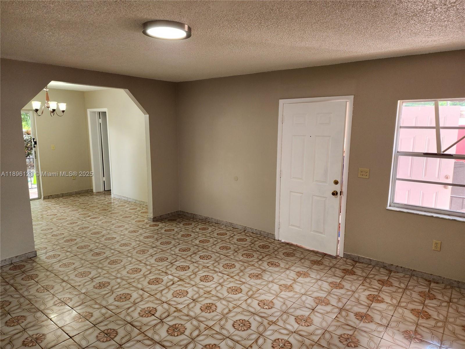 TOWN OF HIALEAH 1ST AMD - Residential Lease