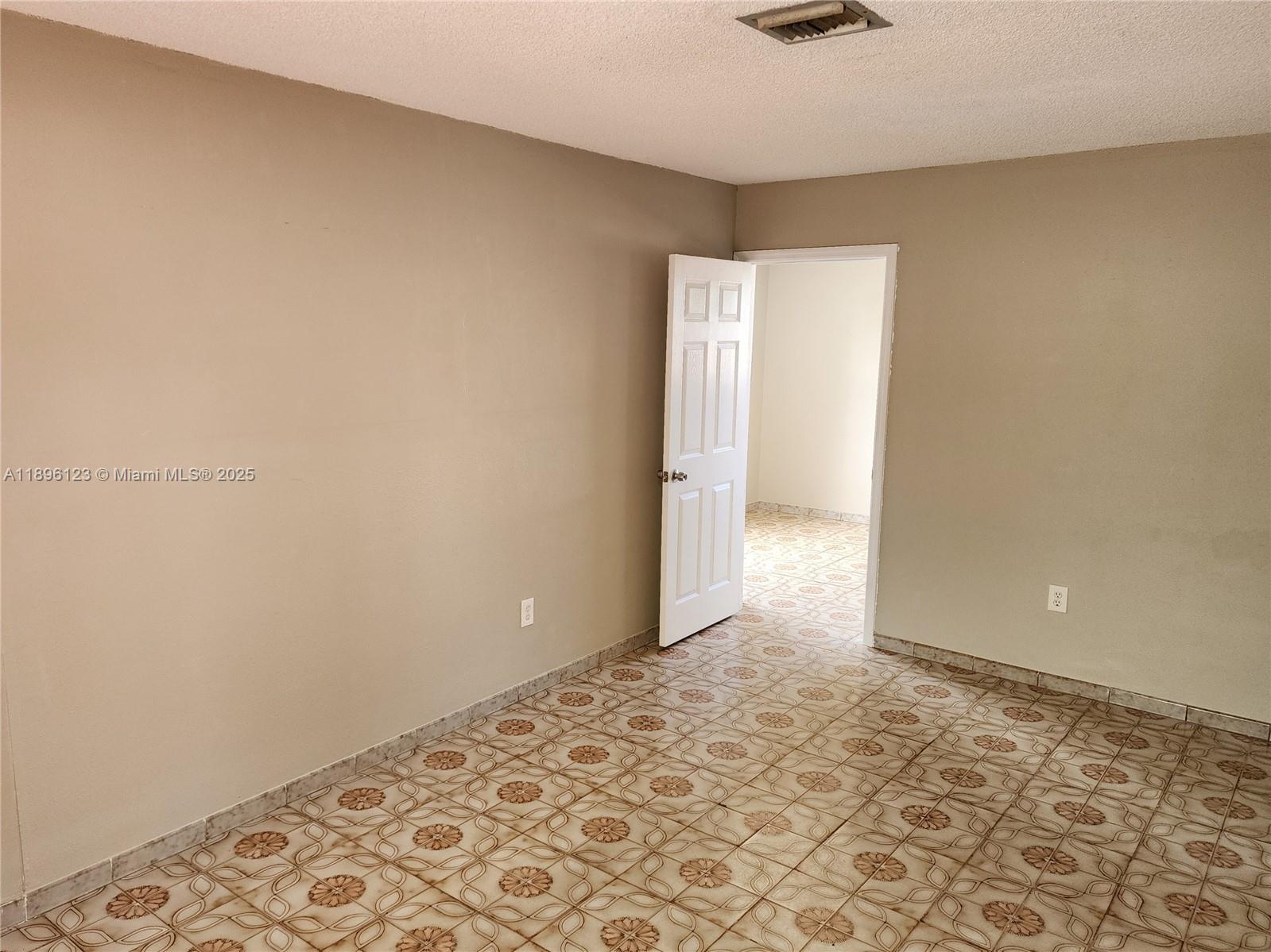 TOWN OF HIALEAH 1ST AMD - Residential Lease