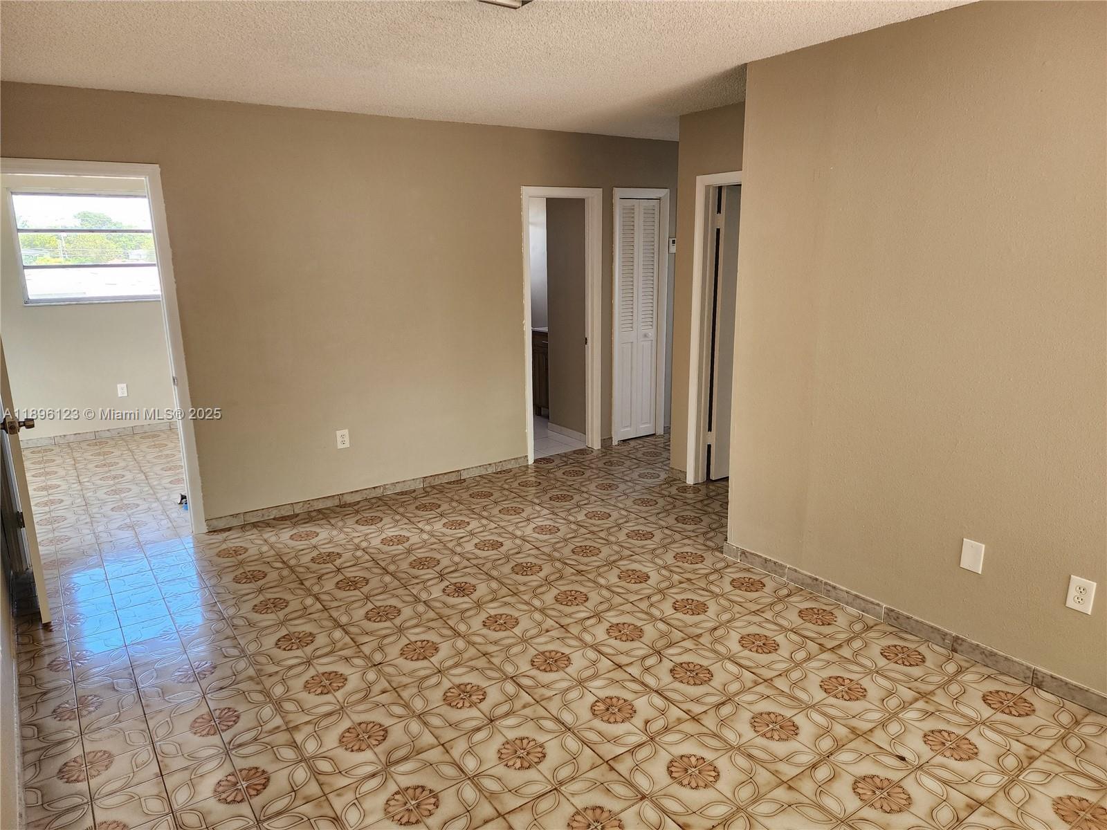 TOWN OF HIALEAH 1ST AMD - Residential Lease