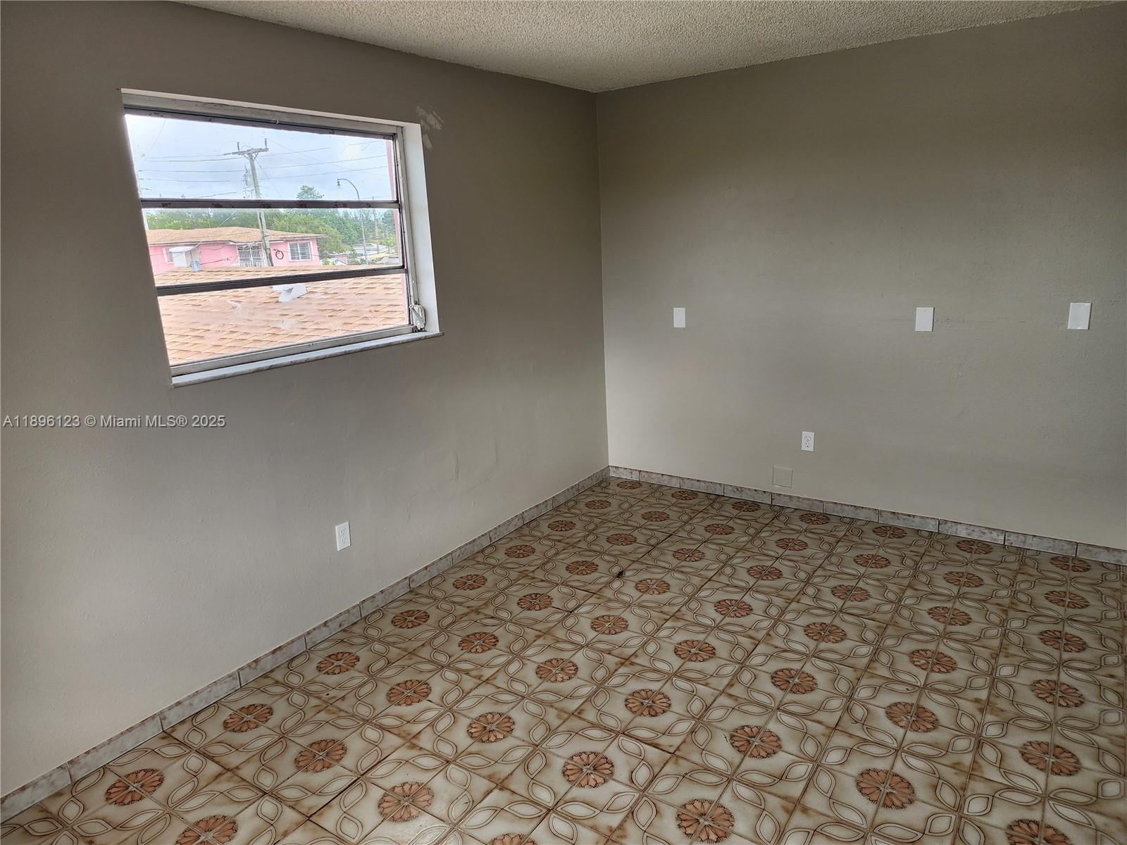 TOWN OF HIALEAH 1ST AMD - Residential Lease