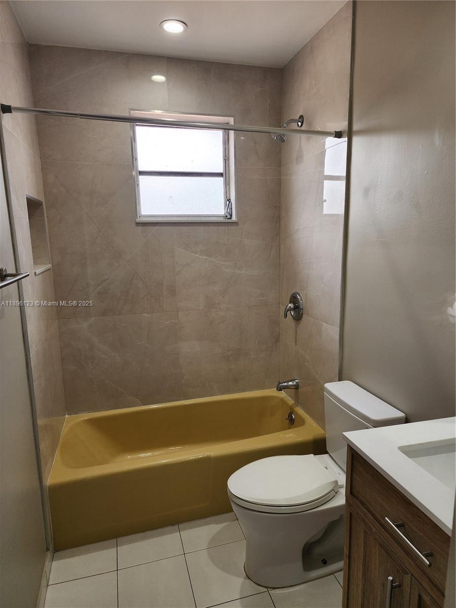 TOWN OF HIALEAH 1ST AMD - Residential Lease