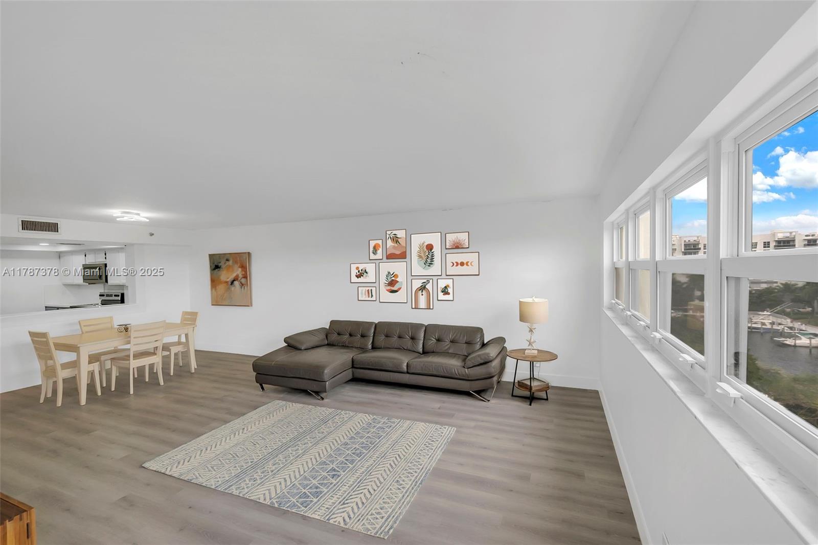 3200 Port Royale Dr N 704