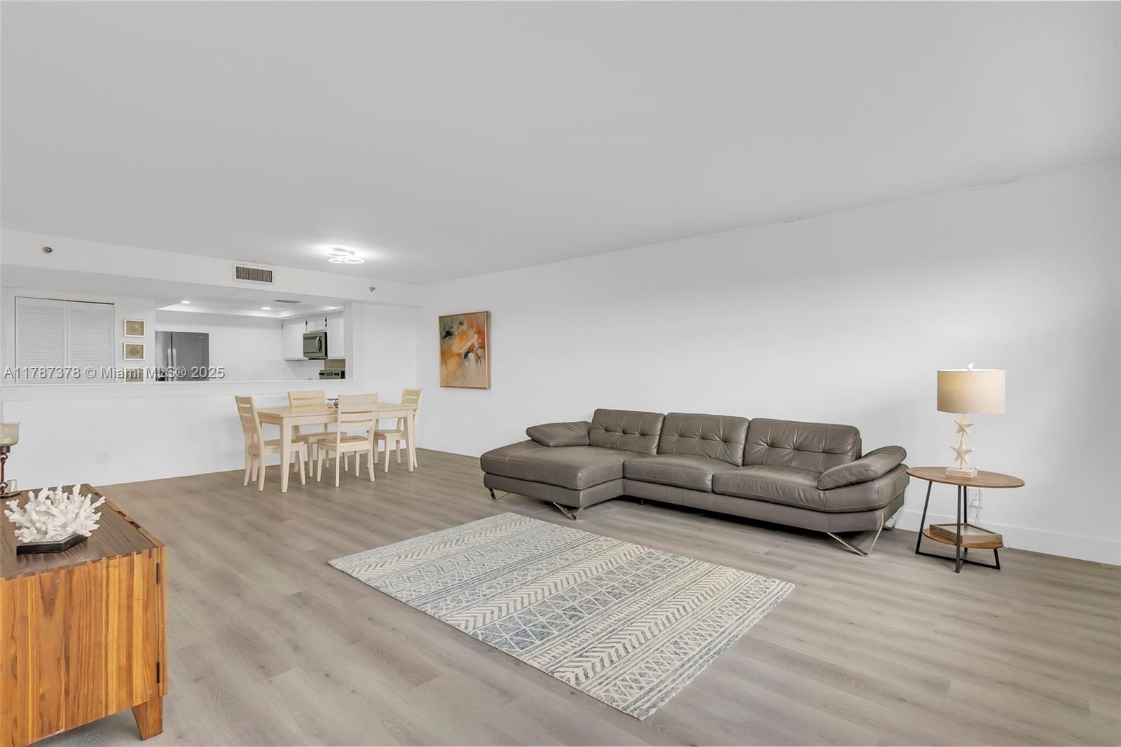 3200 Port Royale Dr N 704