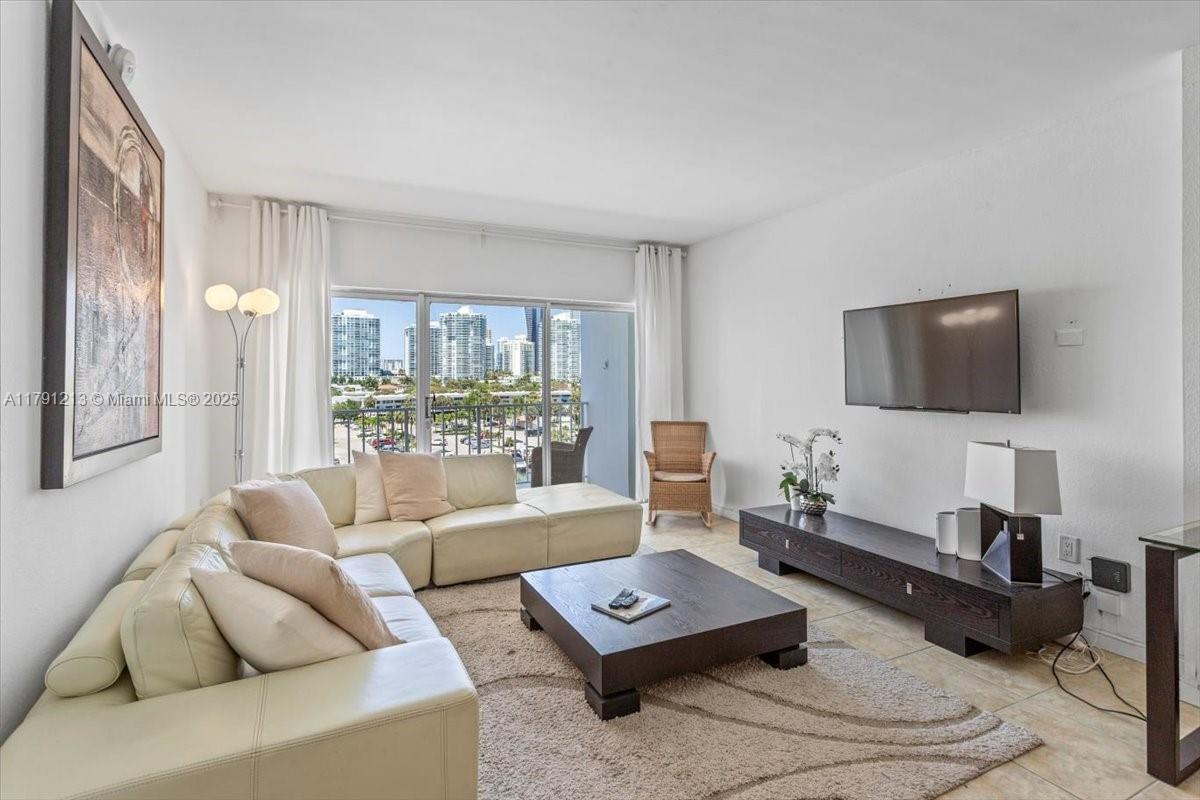 ARLEN HOUSE WEST CONDO - Residential