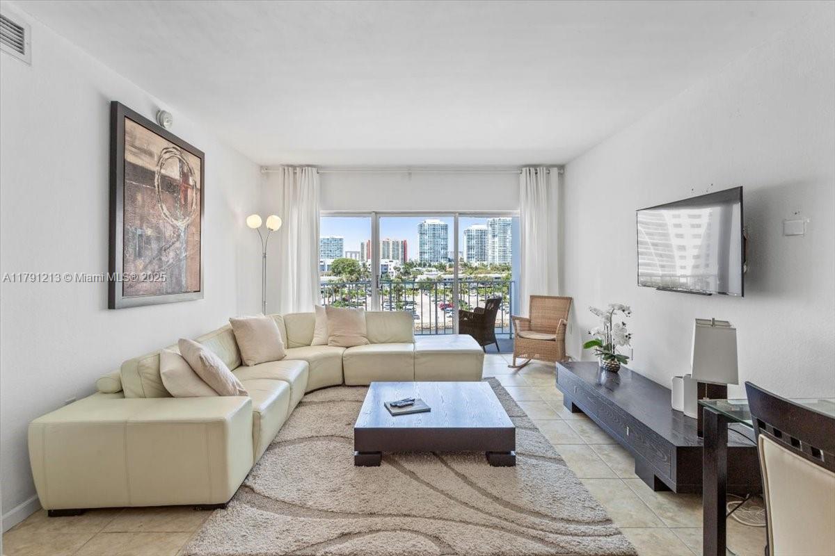 ARLEN HOUSE WEST CONDO - Residential