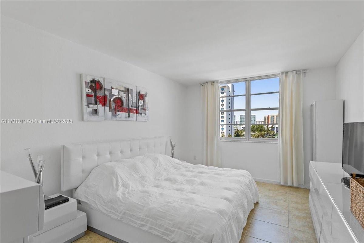 ARLEN HOUSE WEST CONDO - Residential