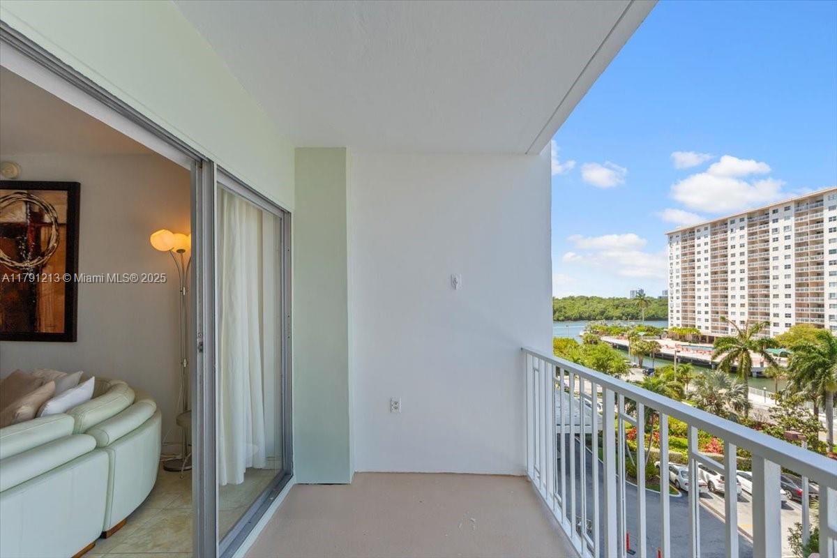 ARLEN HOUSE WEST CONDO - Residential