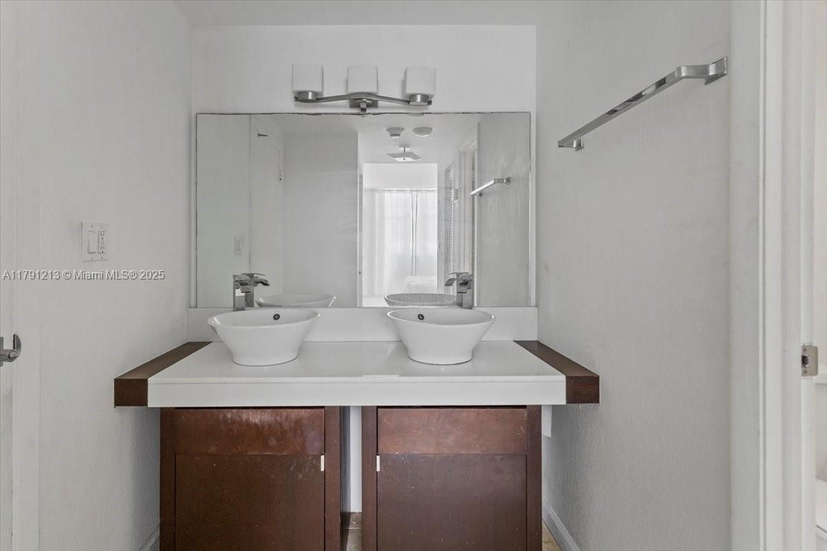 ARLEN HOUSE WEST CONDO - Residential