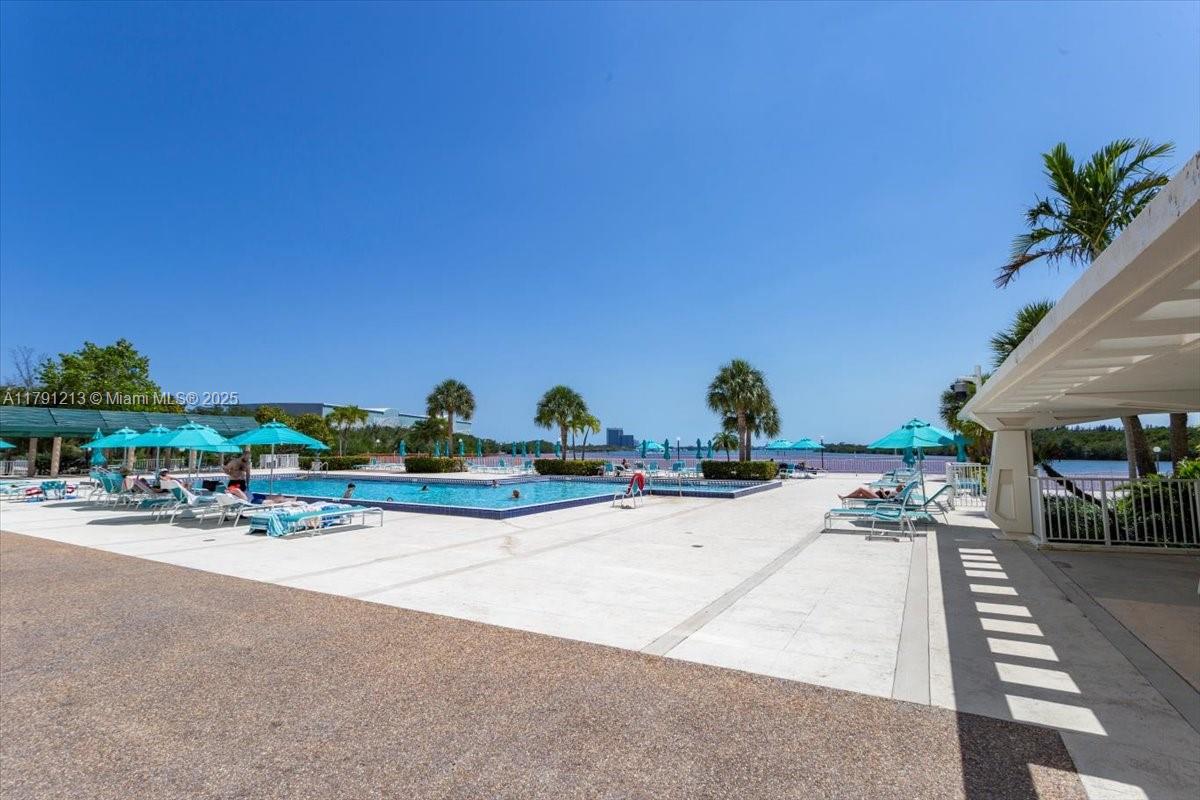 ARLEN HOUSE WEST CONDO - Residential