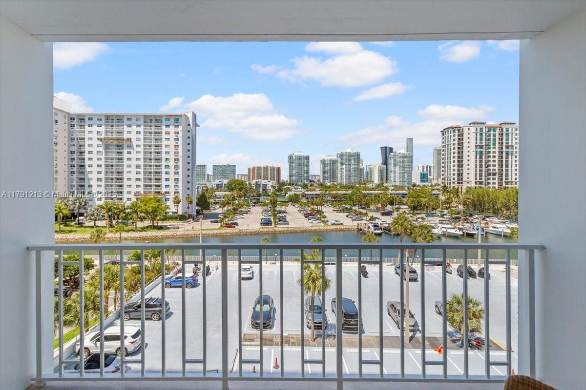 ARLEN HOUSE WEST CONDO - Residential