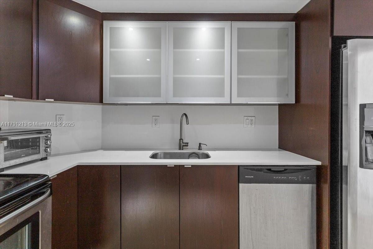 ARLEN HOUSE WEST CONDO - Residential