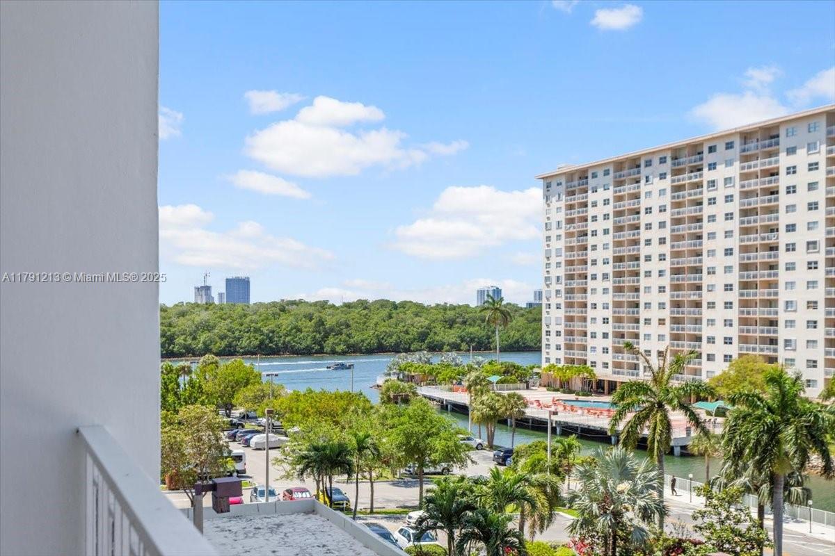 ARLEN HOUSE WEST CONDO - Residential