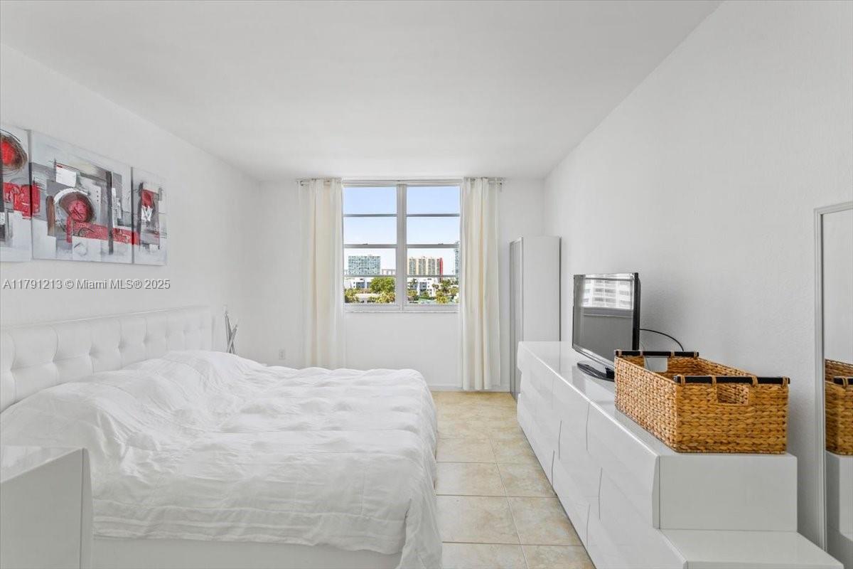 ARLEN HOUSE WEST CONDO - Residential