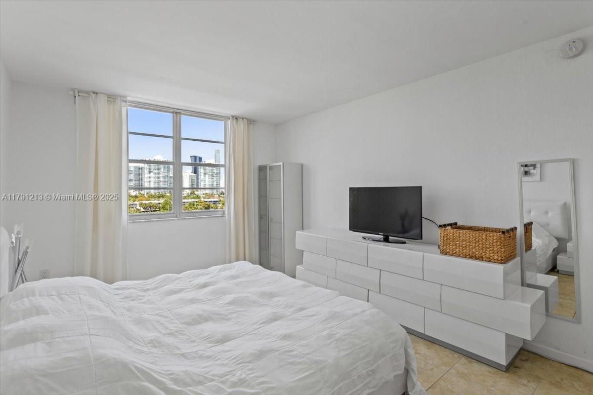 ARLEN HOUSE WEST CONDO - Residential