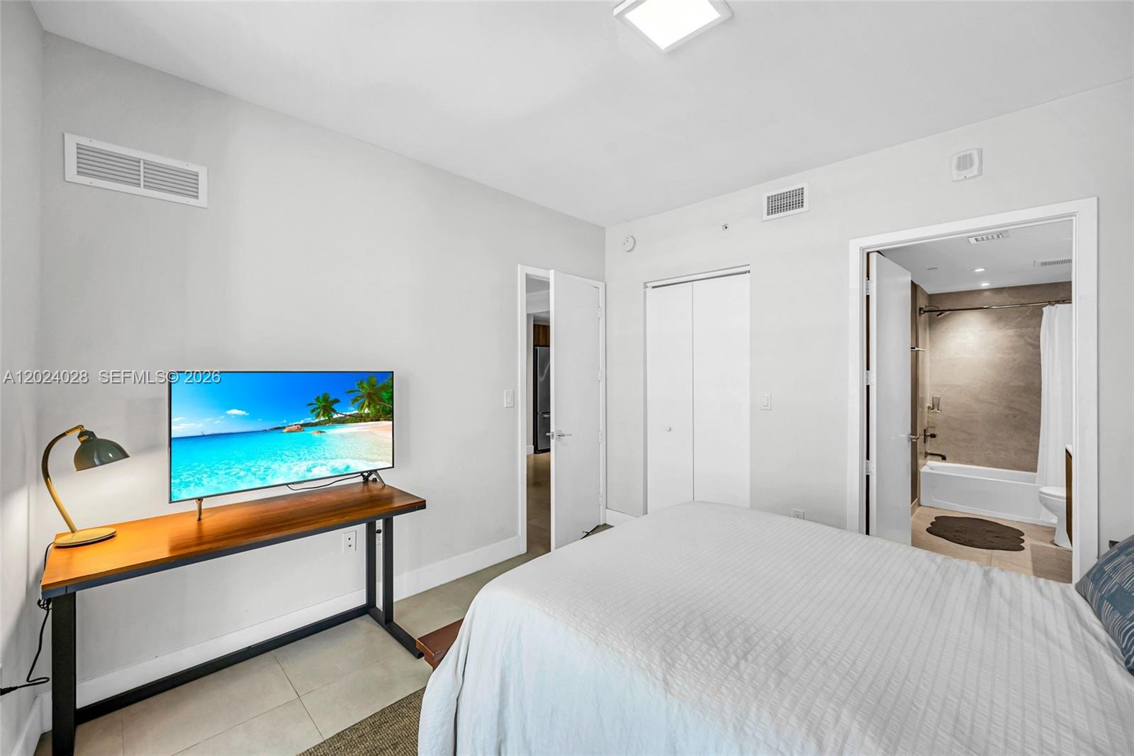 ARIA ON THE BAY CONDO - Residential