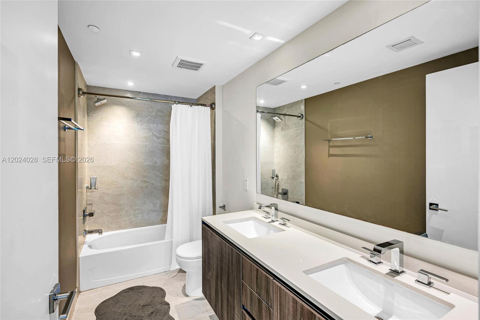 ARIA ON THE BAY CONDO - Residential