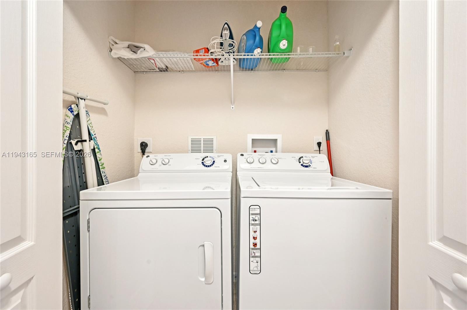 COLONY LAKE - Residential