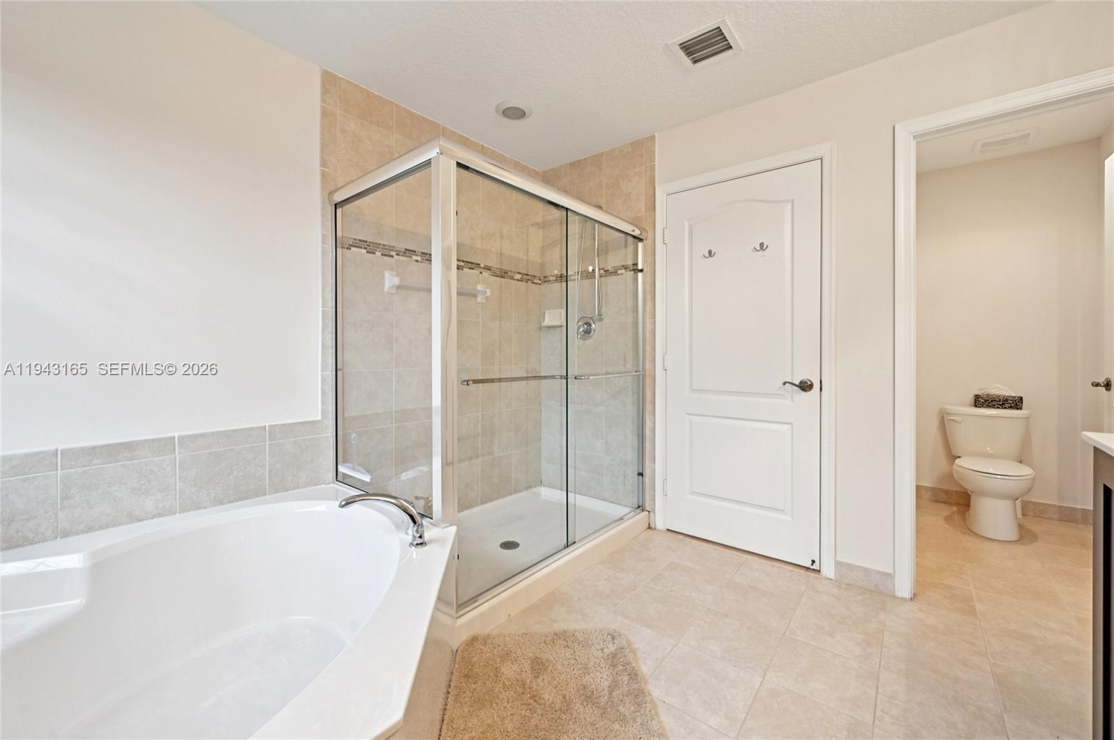 COLONY LAKE - Residential