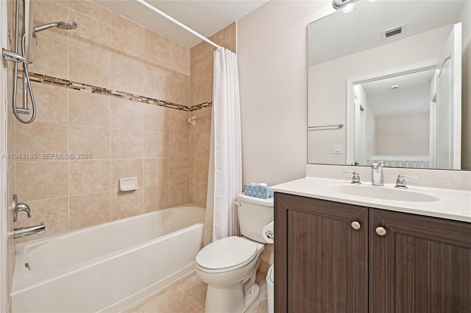 COLONY LAKE - Residential