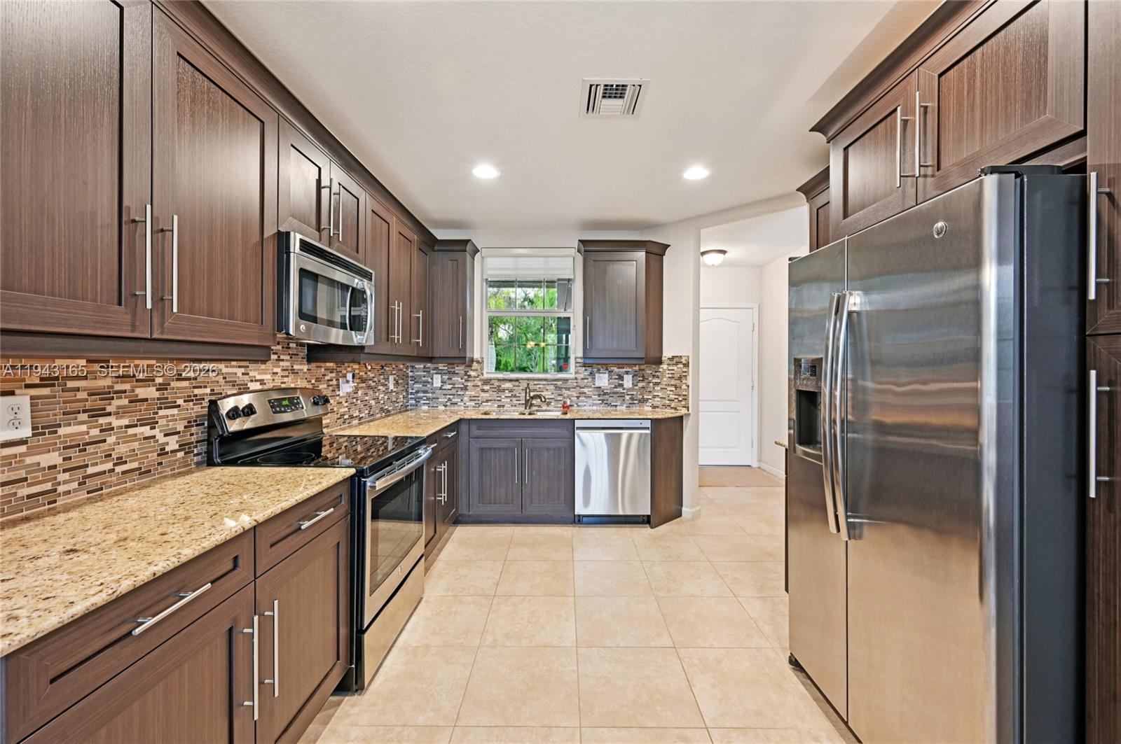 COLONY LAKE - Residential