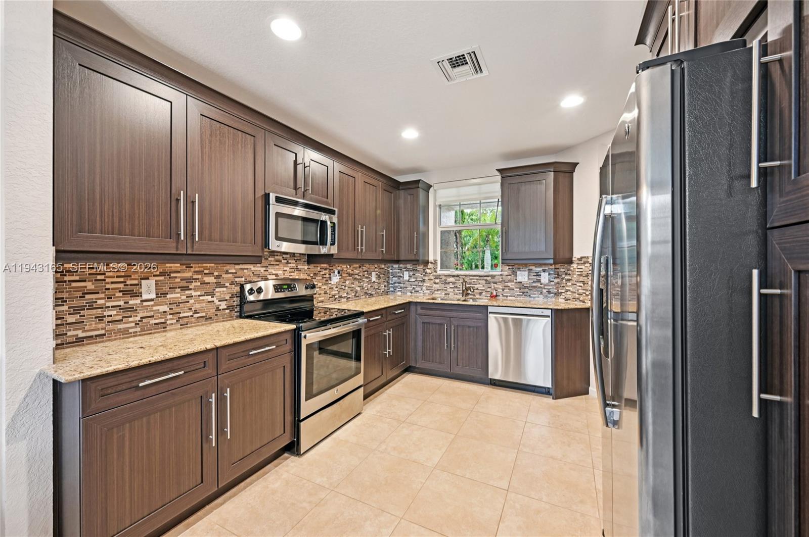 COLONY LAKE - Residential