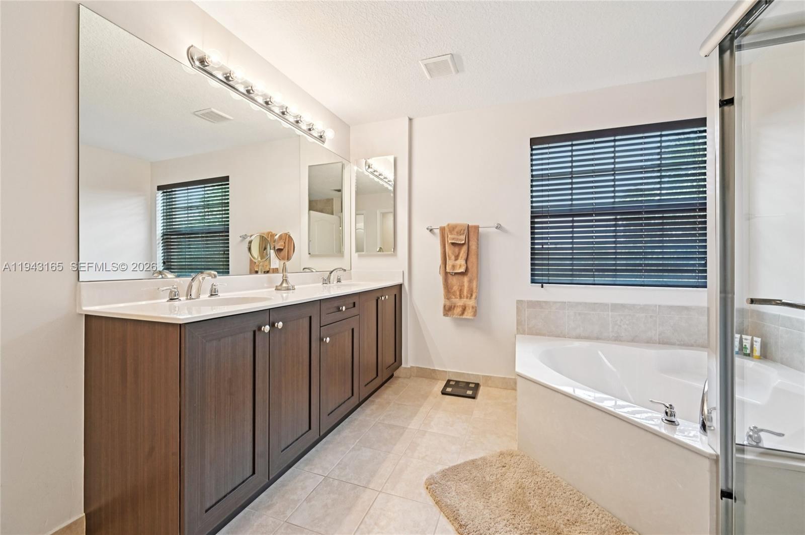 COLONY LAKE - Residential