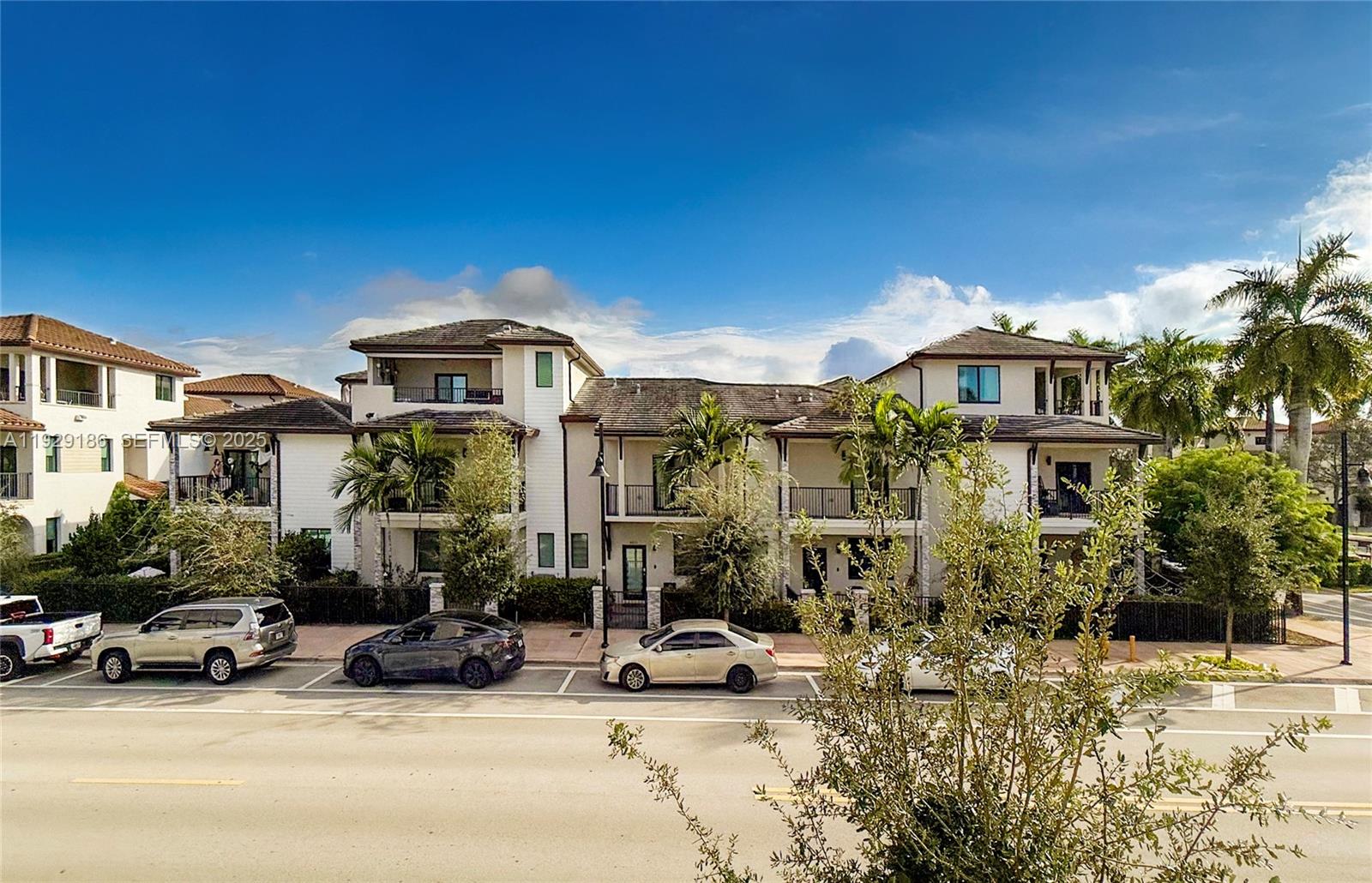 DOWNTOWN DORAL SOUTH PHAS - Residential