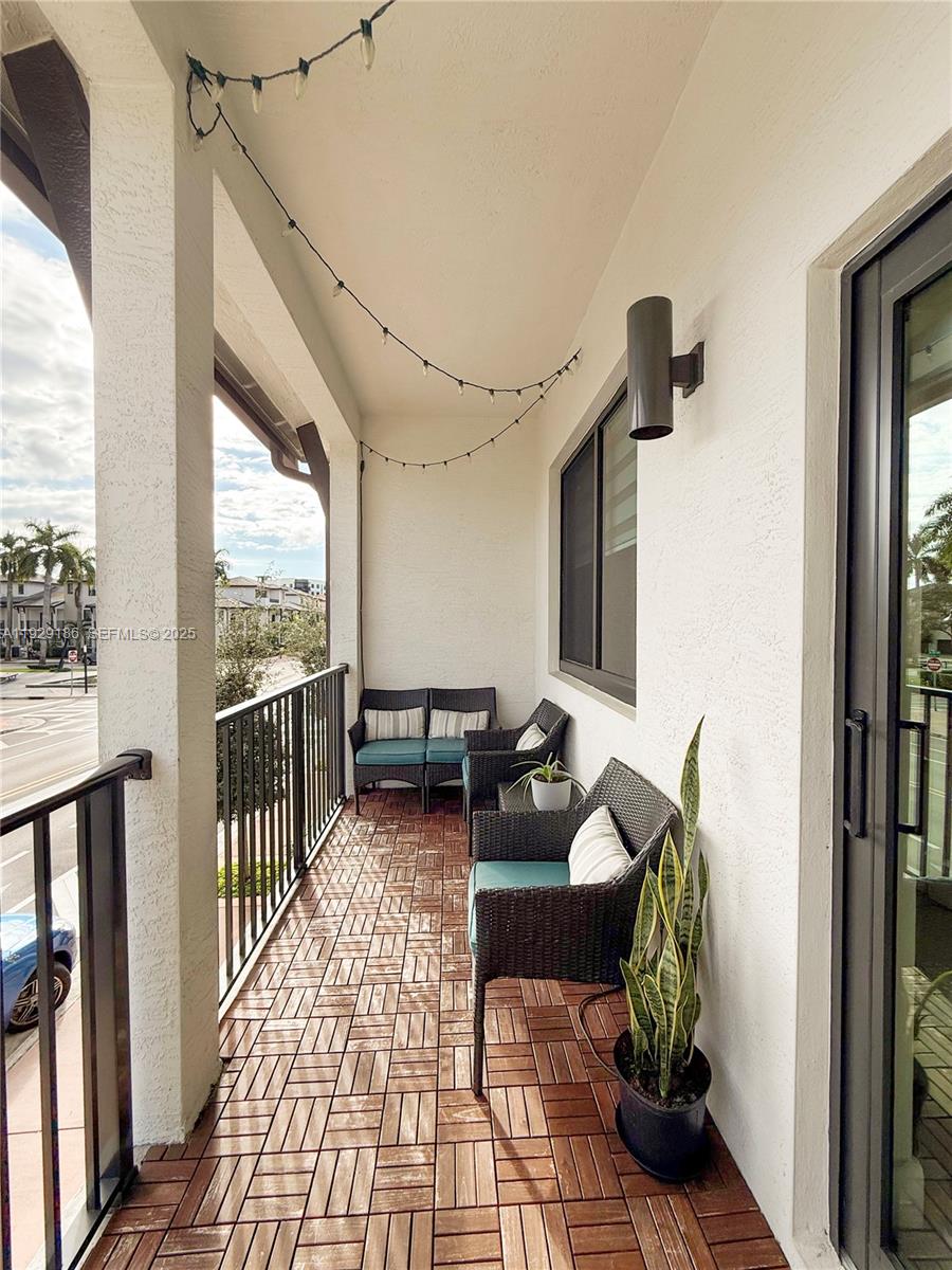 DOWNTOWN DORAL SOUTH PHAS - Residential