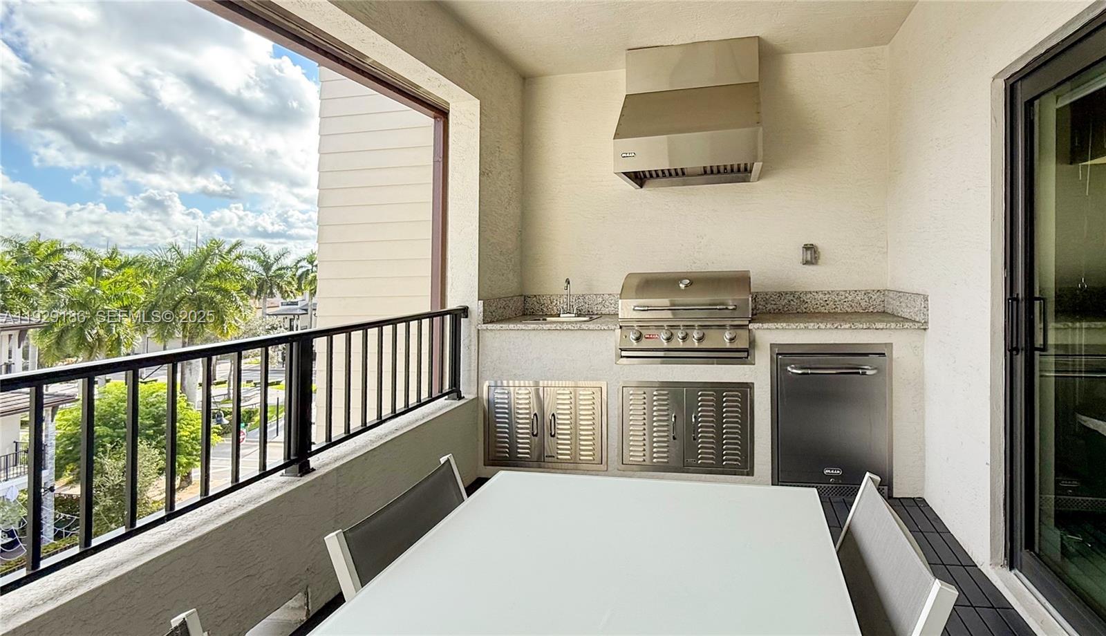 DOWNTOWN DORAL SOUTH PHAS - Residential