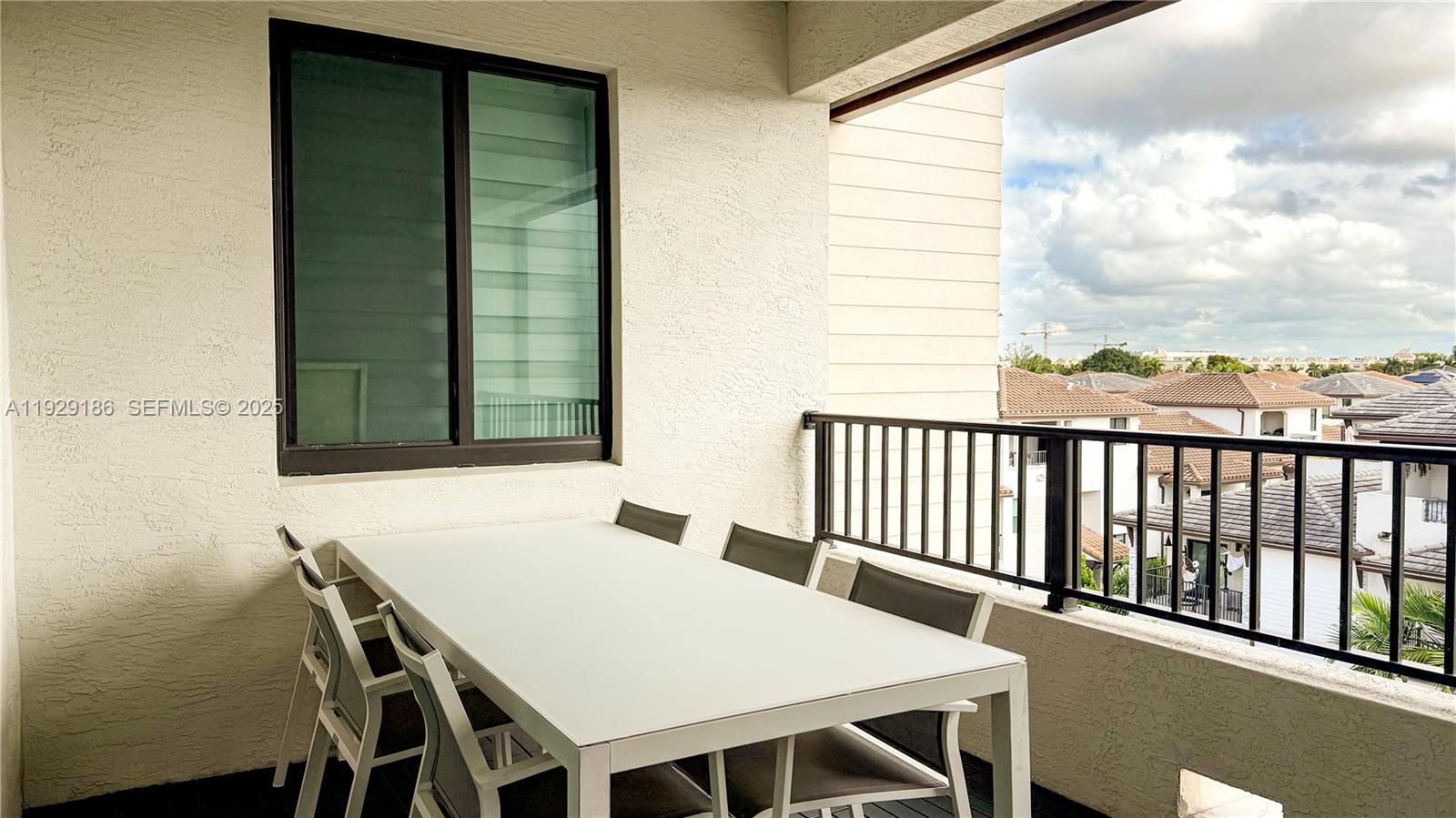 DOWNTOWN DORAL SOUTH PHAS - Residential