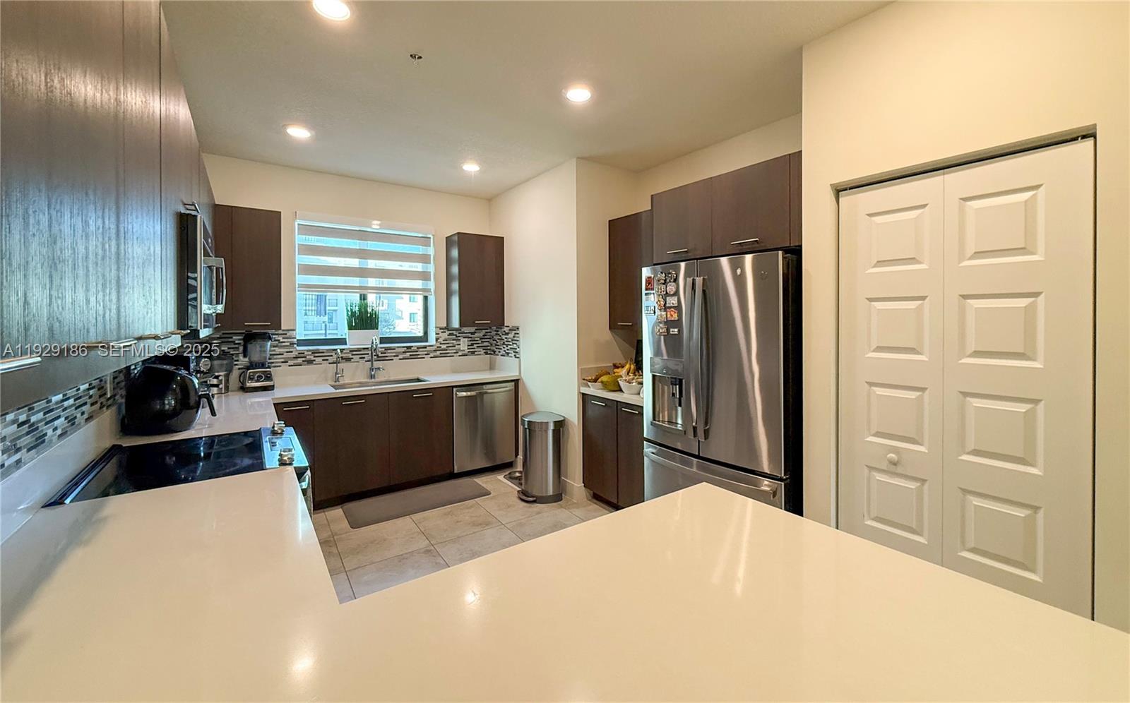 DOWNTOWN DORAL SOUTH PHAS - Residential