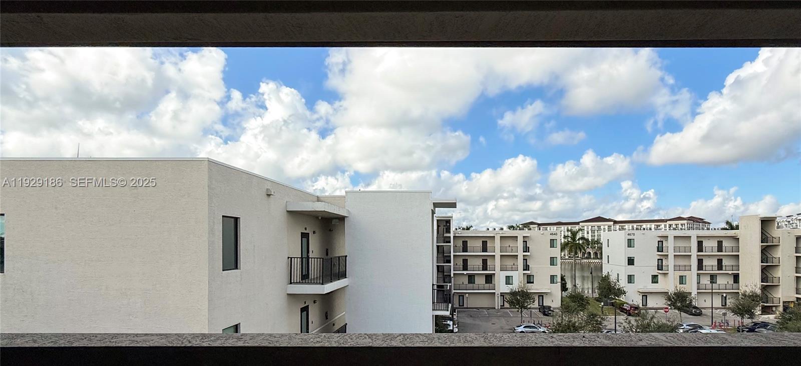 DOWNTOWN DORAL SOUTH PHAS - Residential