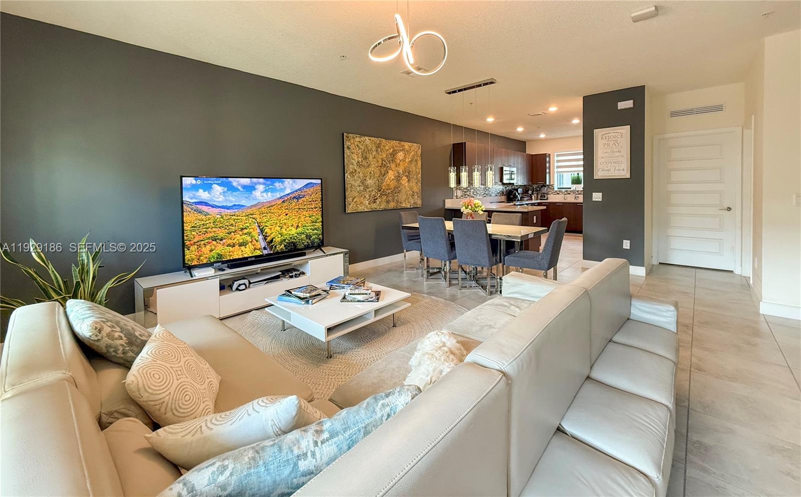 DOWNTOWN DORAL SOUTH PHAS - Residential