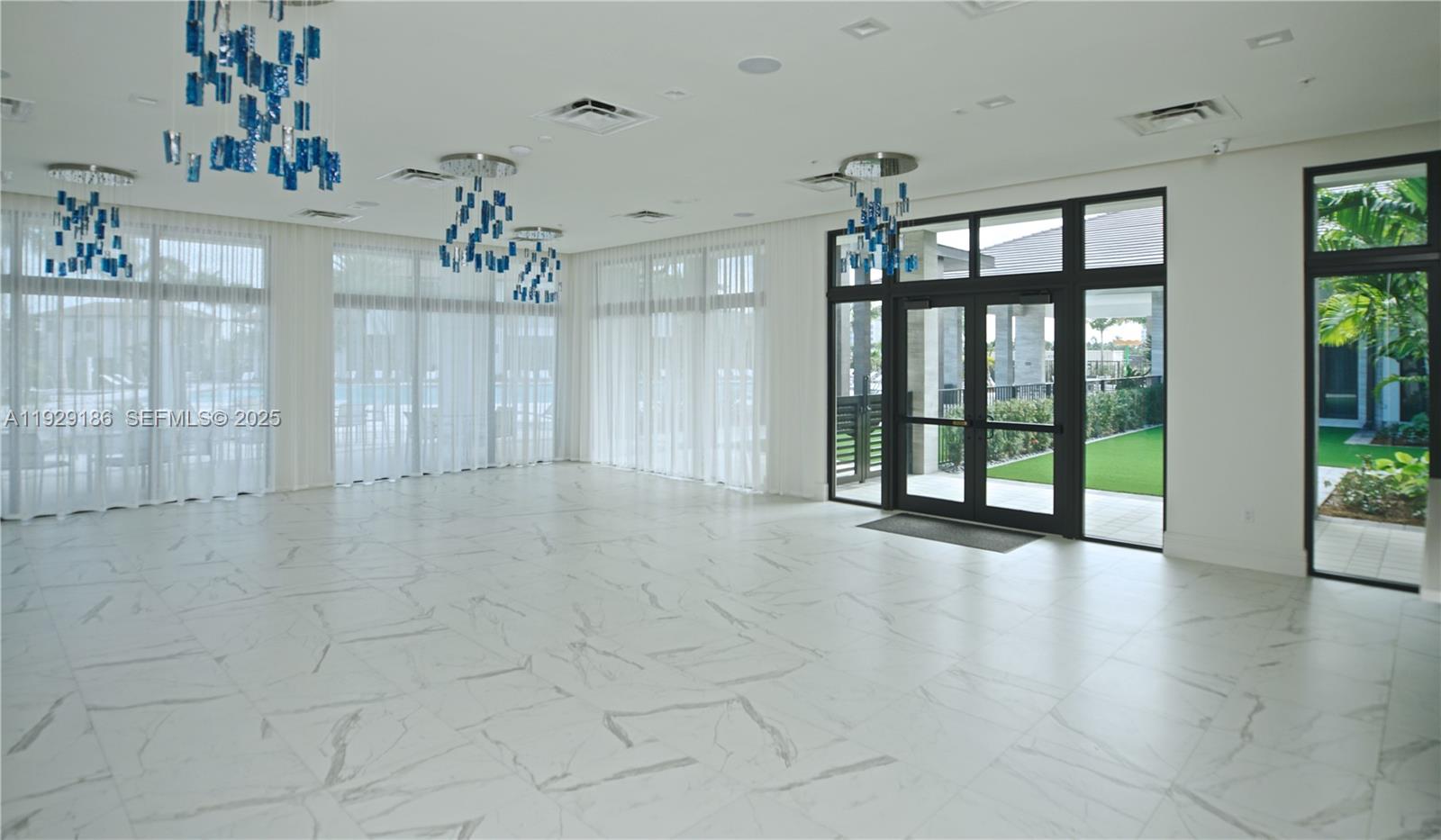 DOWNTOWN DORAL SOUTH PHAS - Residential