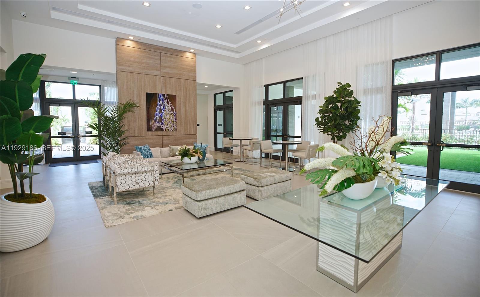 DOWNTOWN DORAL SOUTH PHAS - Residential