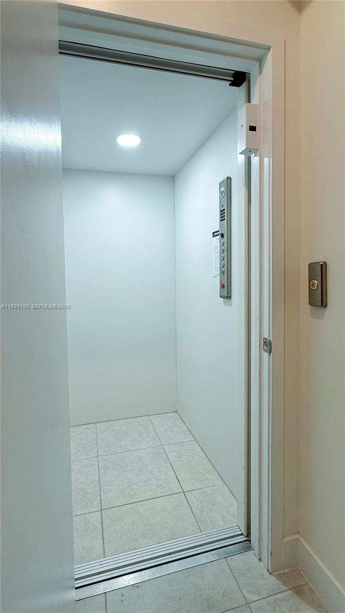 DOWNTOWN DORAL SOUTH PHAS - Residential