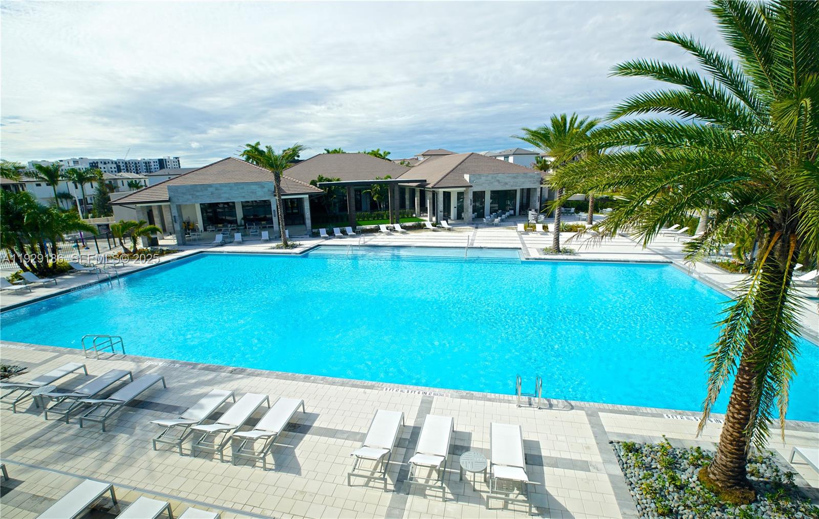 DOWNTOWN DORAL SOUTH PHAS - Residential