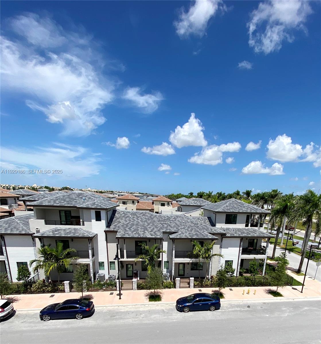 DOWNTOWN DORAL SOUTH PHAS - Residential
