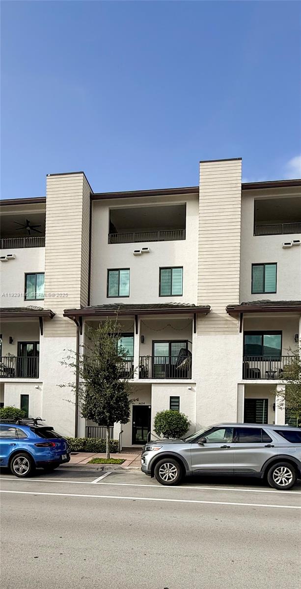 DOWNTOWN DORAL SOUTH PHAS - Residential