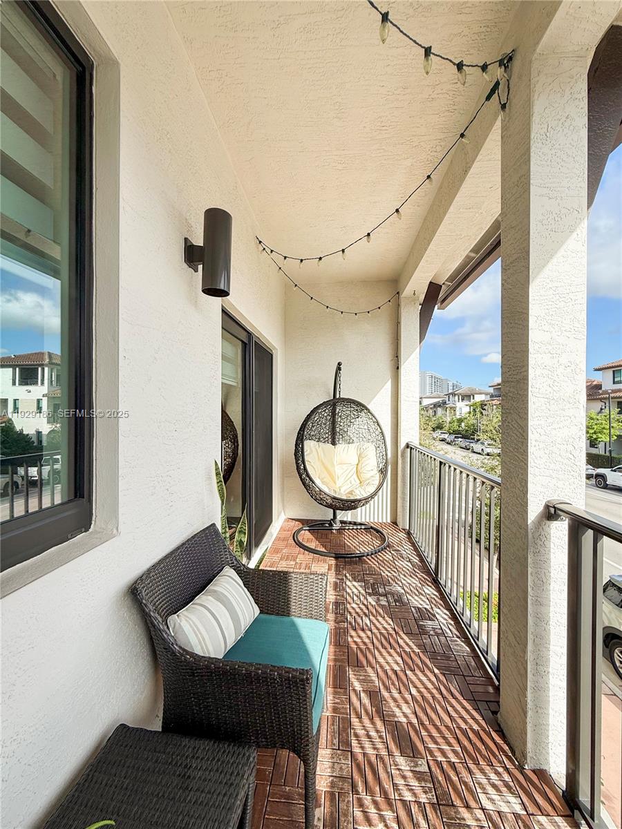 DOWNTOWN DORAL SOUTH PHAS - Residential